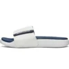 Pantofole sportive da esterno con tacco basso e chiusura in velcro, bianco e blu